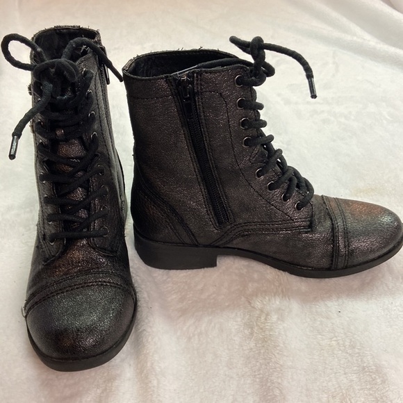Steve Madden Combat Boot Lace up and Zipper Metallic Black Embellishments Y S3 - Picture 2 of 16